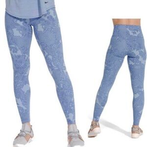 Printed Nike Dri-fit leggings in EUC